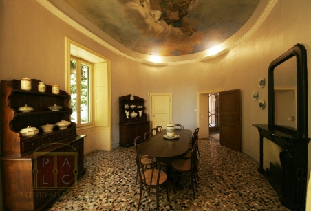 Villa Ripiego del Sole on lake Como dining room